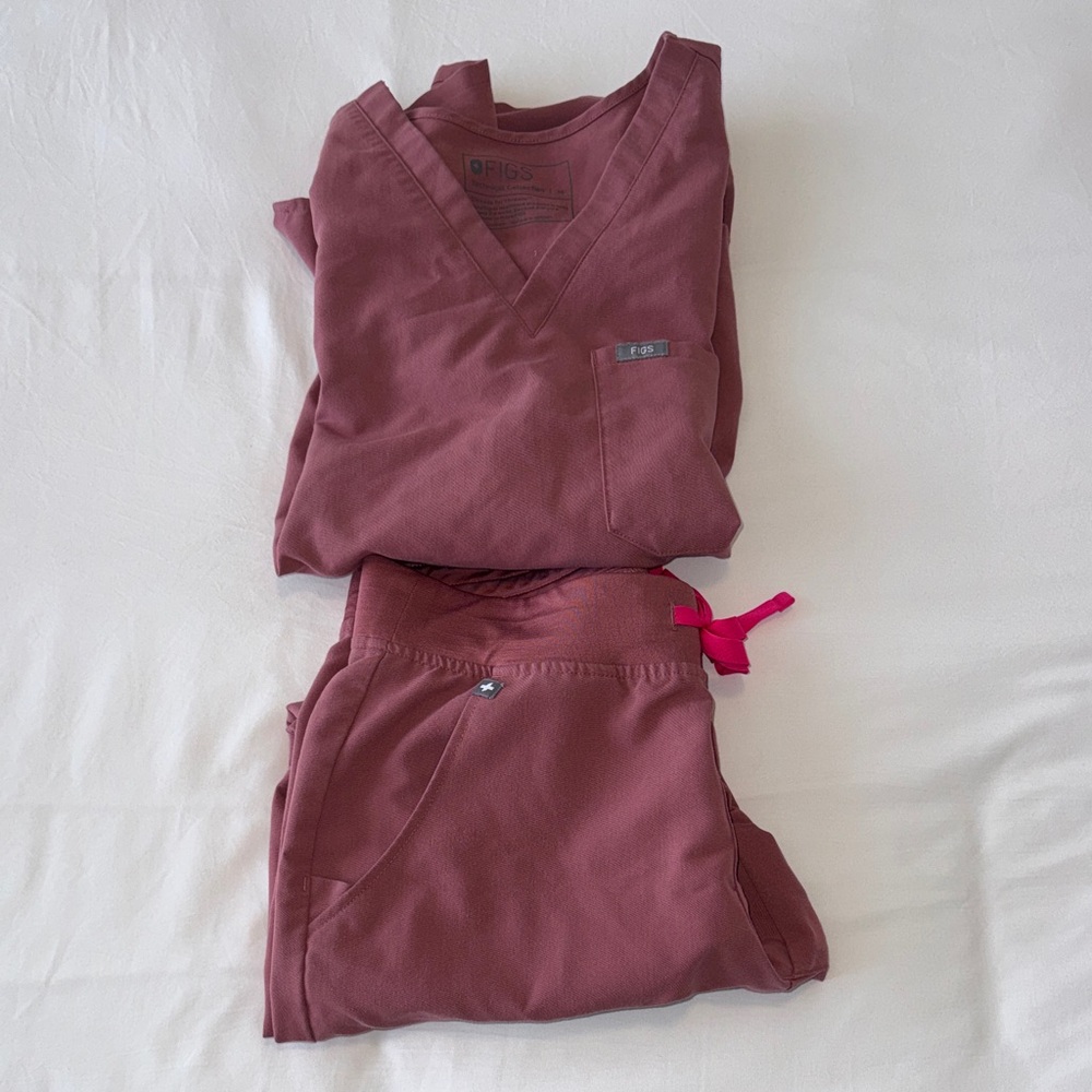 Figs Dusty Rose Scrub Ensemble